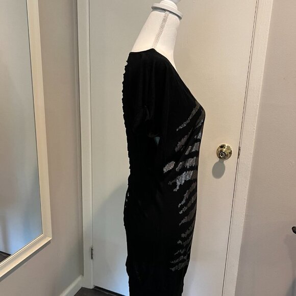 NWT Romeo & Juliet Couture Black slashed back Top, Size M - Picture 8 of 13